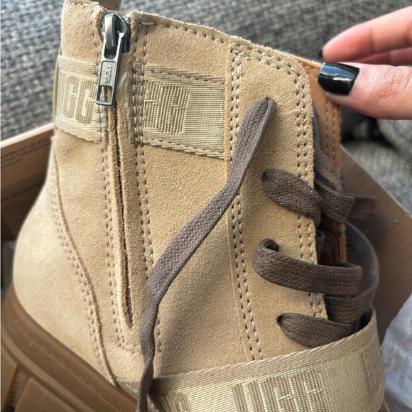 Leather Waterproof UGG Winter Boot, Size 9, Brand New in Box - Picture 13 of 16